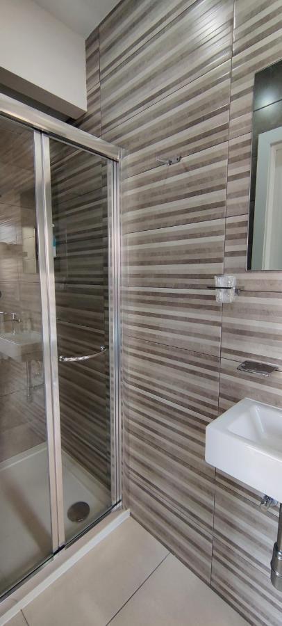 Villa Arjuza - Private Self Catering Bedrooms With Bathroom Is-Swieqi Exterior photo